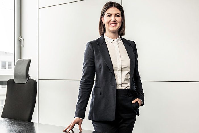 Porträt von Rechtsanwältin Dr. Simone Schubert bei der Wirtschaftskanzlei BEISSE & RATH.