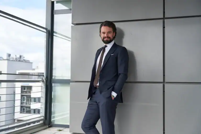 Symbolbild Künstliche Intelligenz im Unternehmen: Fachanwalt Dominic Baumüller von BEISSE & RATH berät zur EU-KI-Verordnung im HR-Bereich.